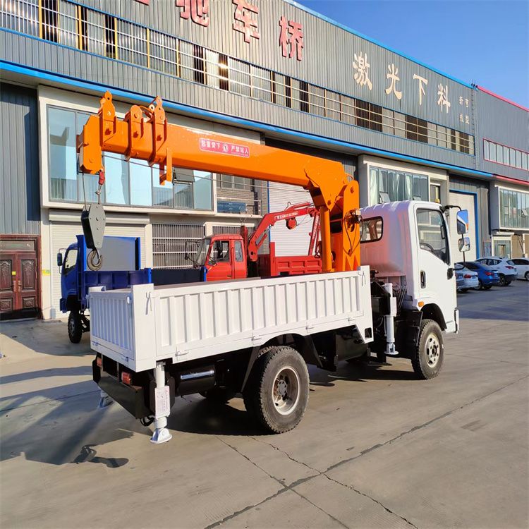 磐石市三轮随车吊定制 农用改装机自备吊中瑞长期出售